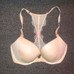 Victoria’s Secret 32DD light pink lace razor back bra